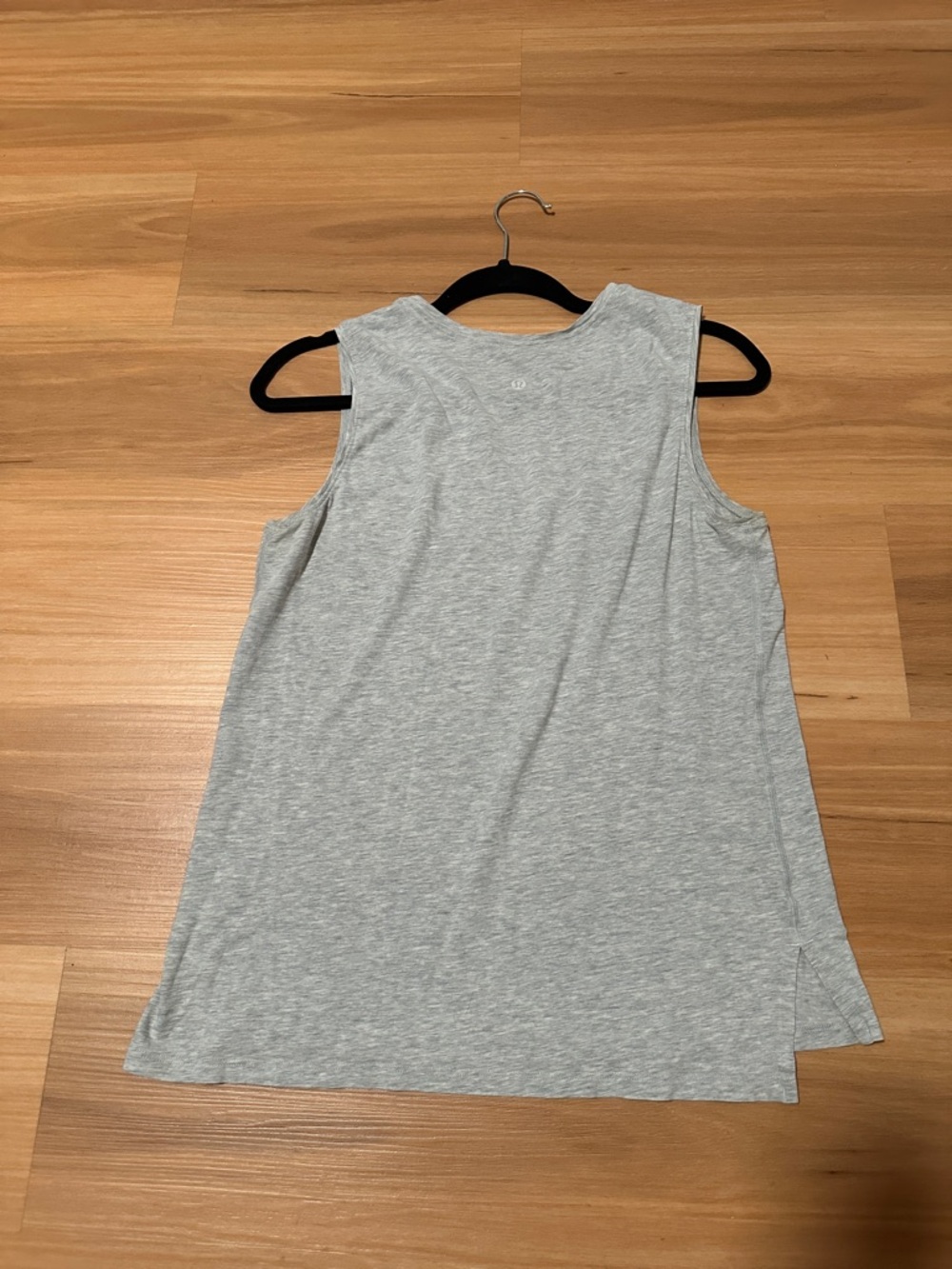 lululemon athletica Women's Light Heather Gray Crewneck Tank - Picture 2 of 3